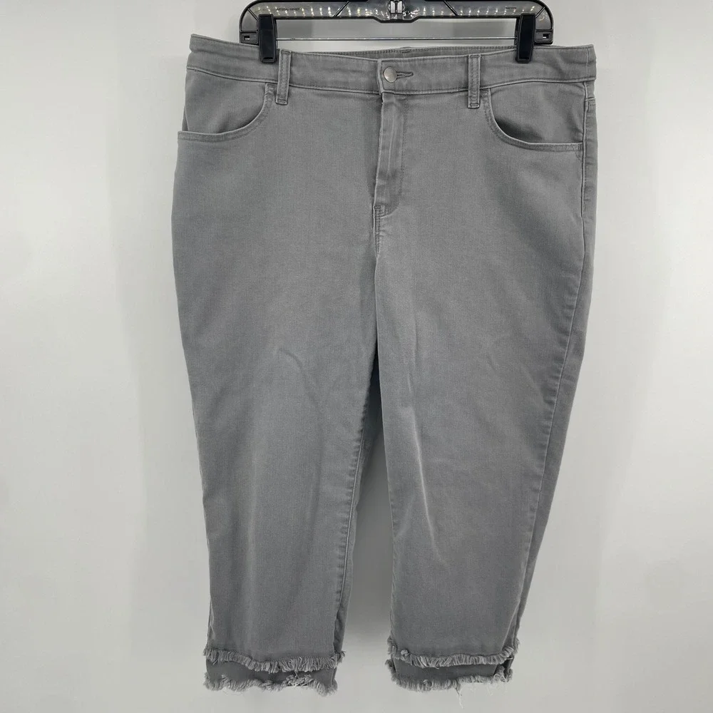 Chico's Capri Pants Womens 2.5 Gray Perfect Stretch Girlfriend Slim Frayed Hem